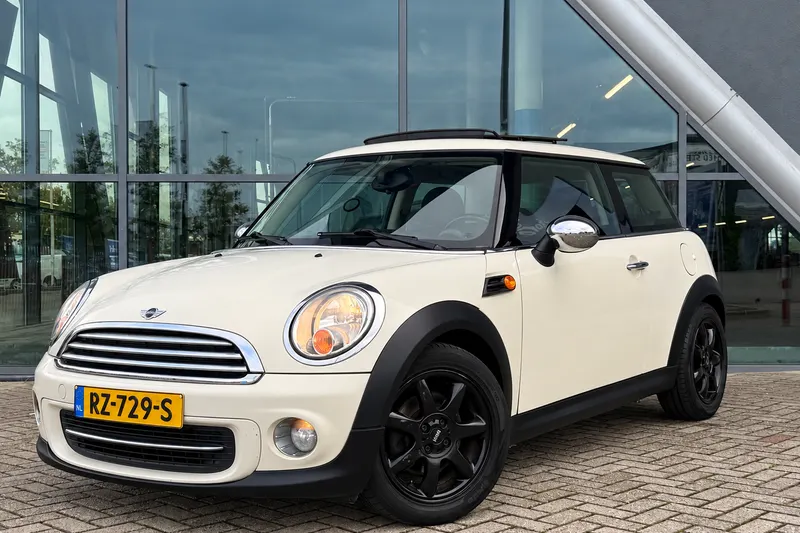 MINI One (2011)