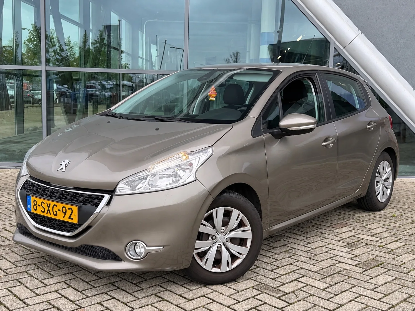 Peugeot 208 (2013) — foto 1
