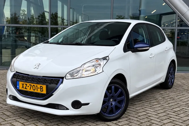 Peugeot 208 (2015)