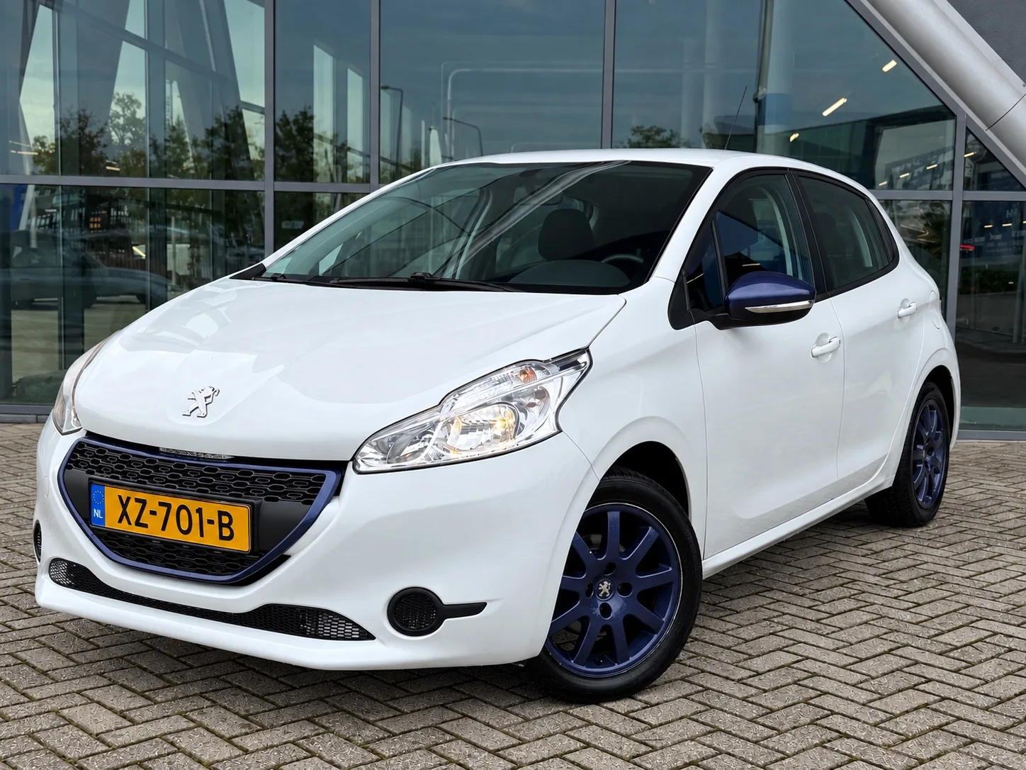 Peugeot 208 (2015) — foto 1