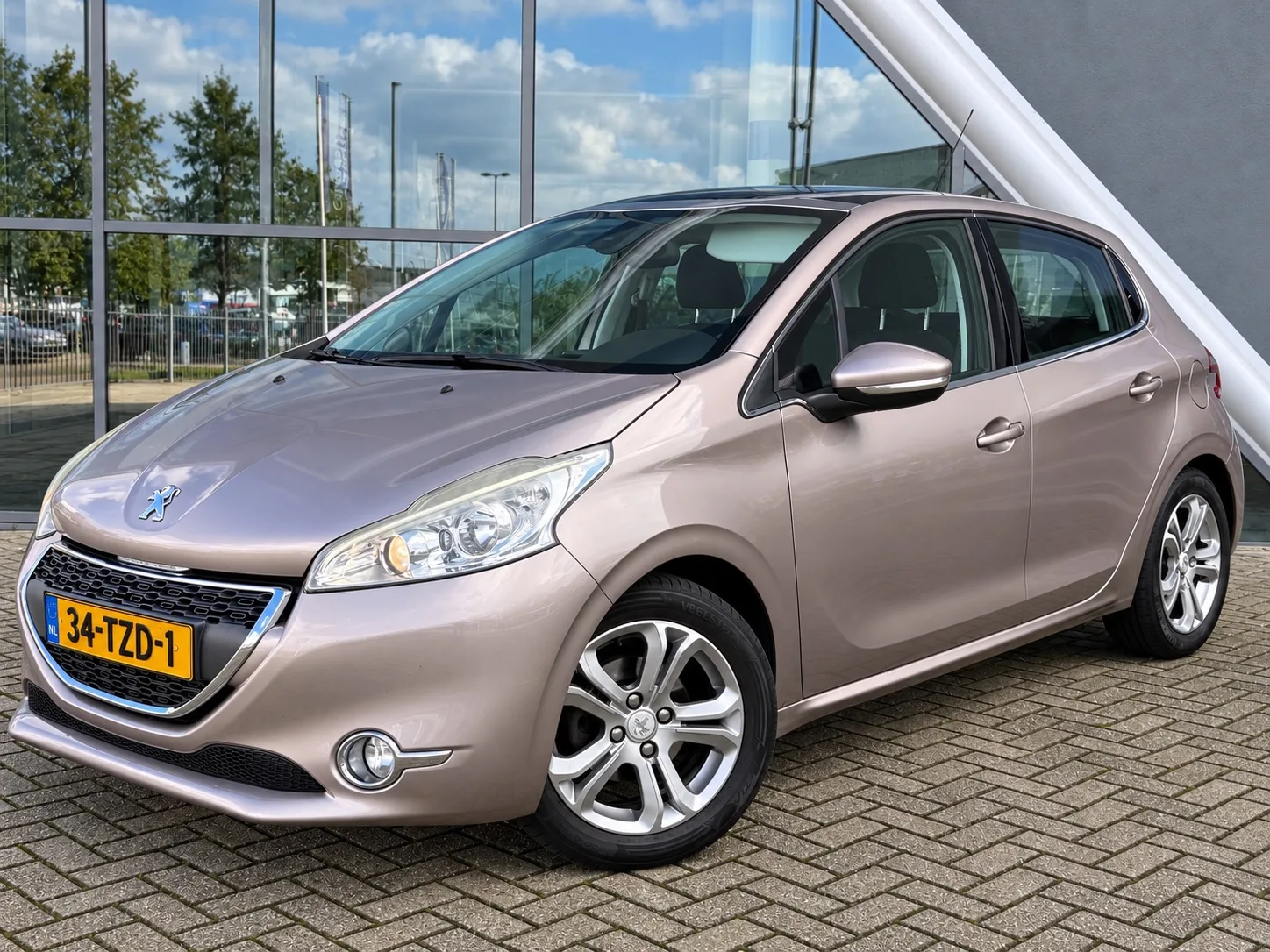 Peugeot 208 (2012) — foto 1