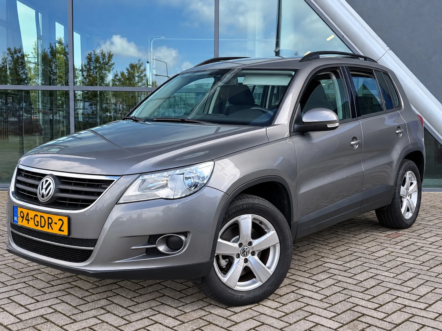 Volkswagen Tiguan (2008) — foto 1