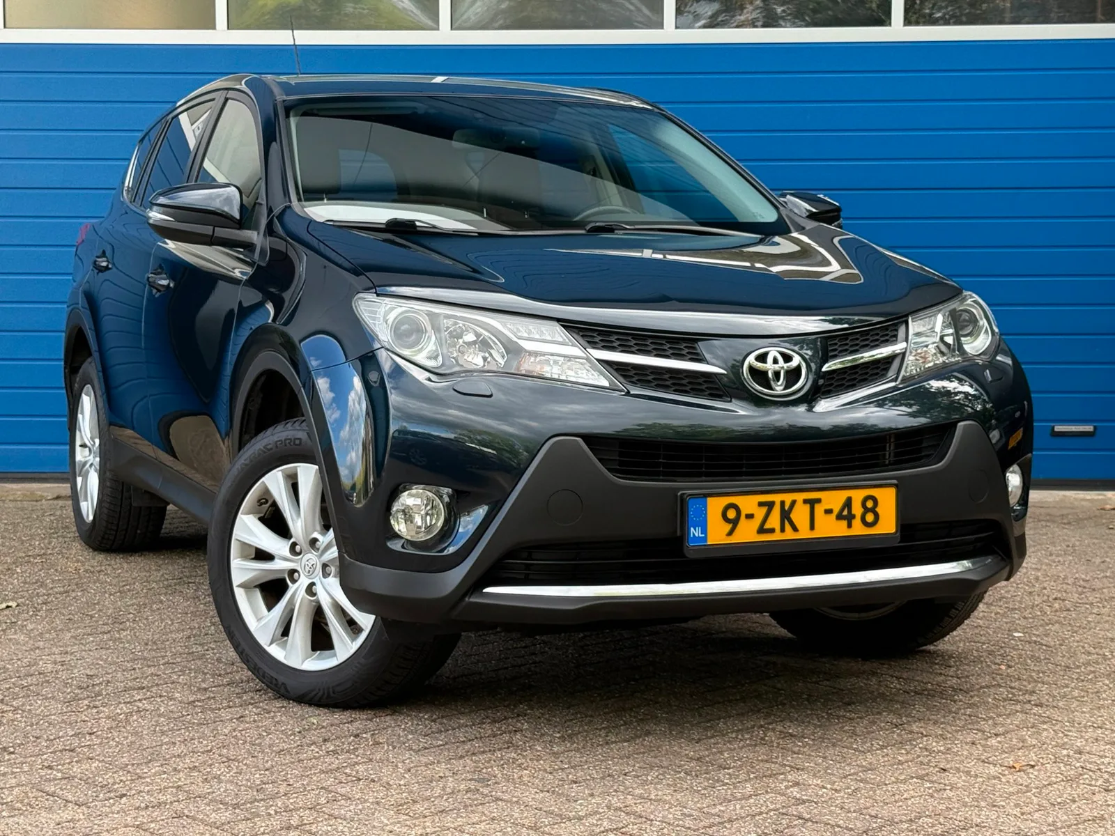 Toyota RAV4 (2015) — foto 1