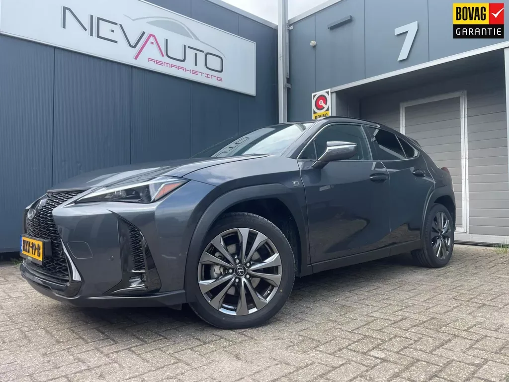 Lexus UX (2024) — foto 1