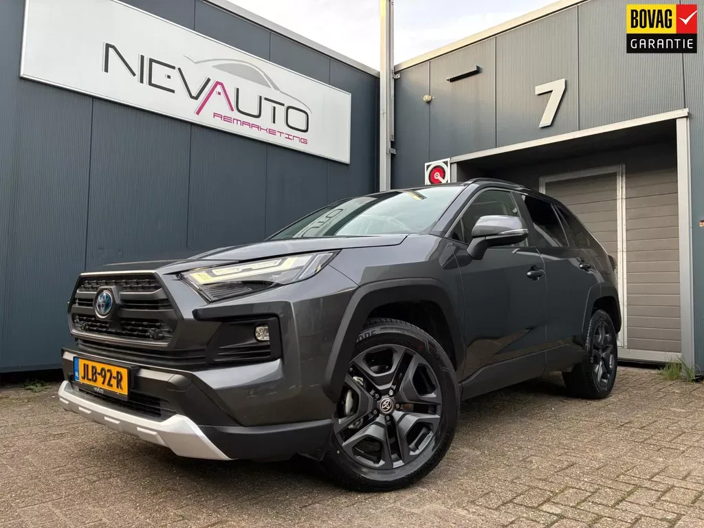 Toyota RAV4 (2022) — foto 1