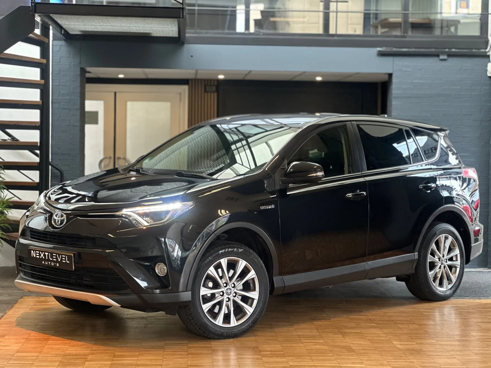 Toyota RAV4 (2016) — foto 1