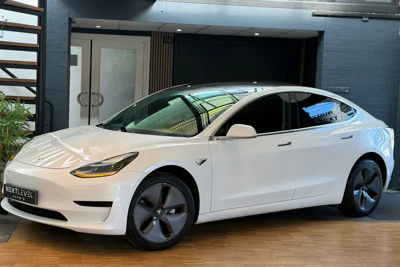 Tesla Model 3 (2019)