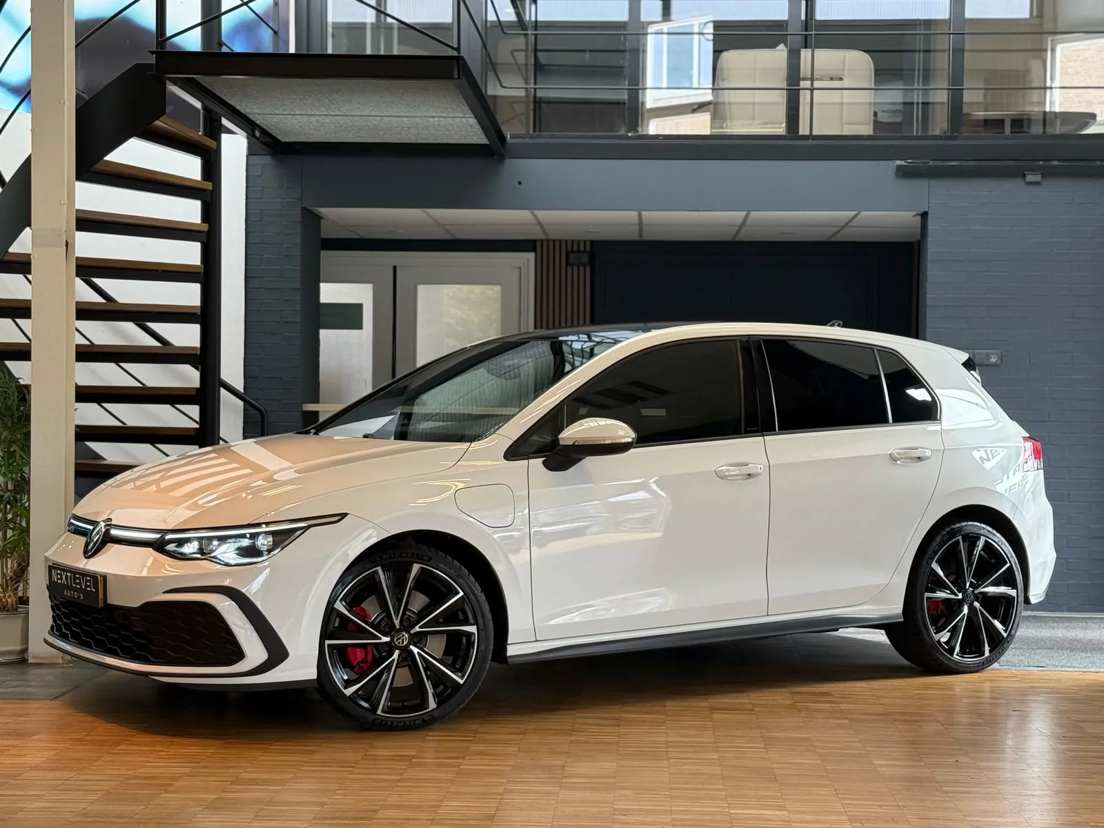 Volkswagen Golf (2021) — foto 1