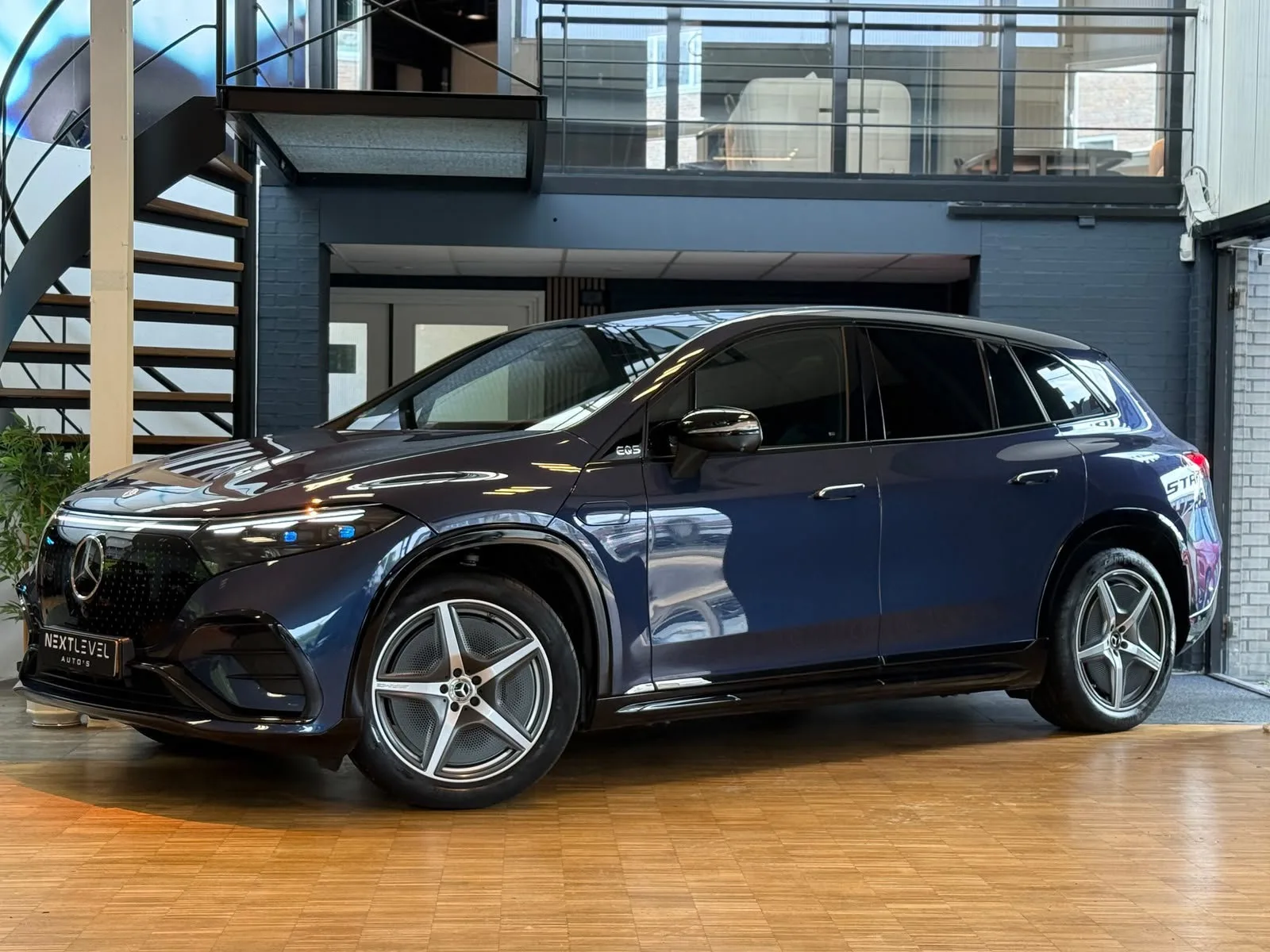 Mercedes-Benz EQS (2024) — foto 1