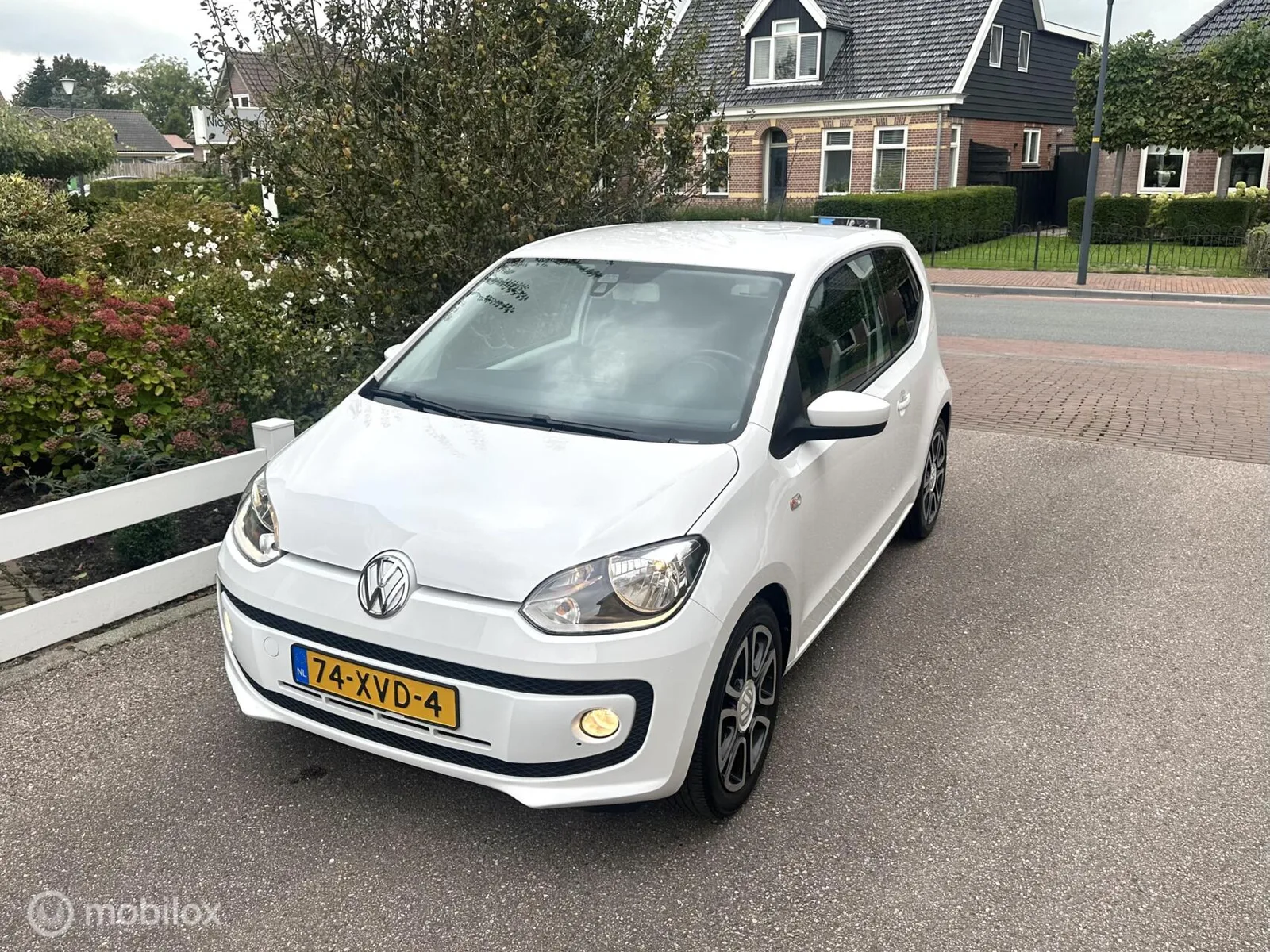 Volkswagen Up! (2012) — foto 1