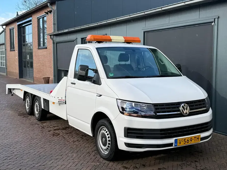 Volkswagen Transporter (2015) — foto 1