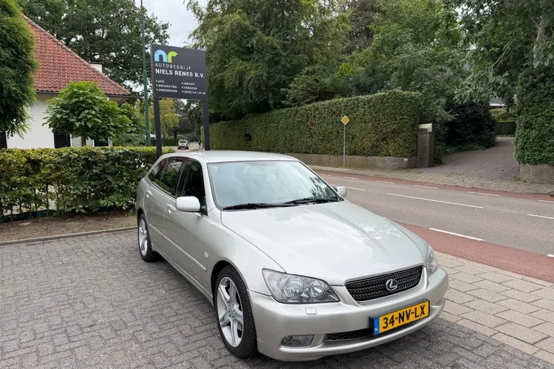 Lexus IS (2004)