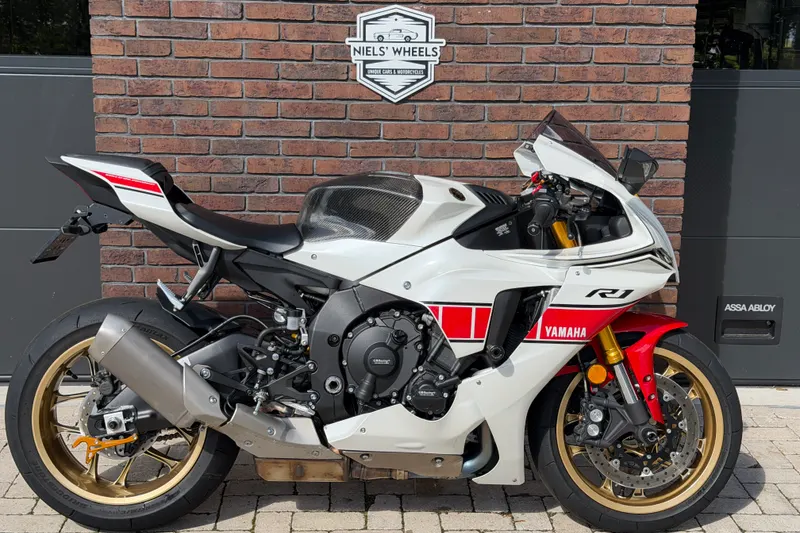 Yamaha YZF-R1 (2022)