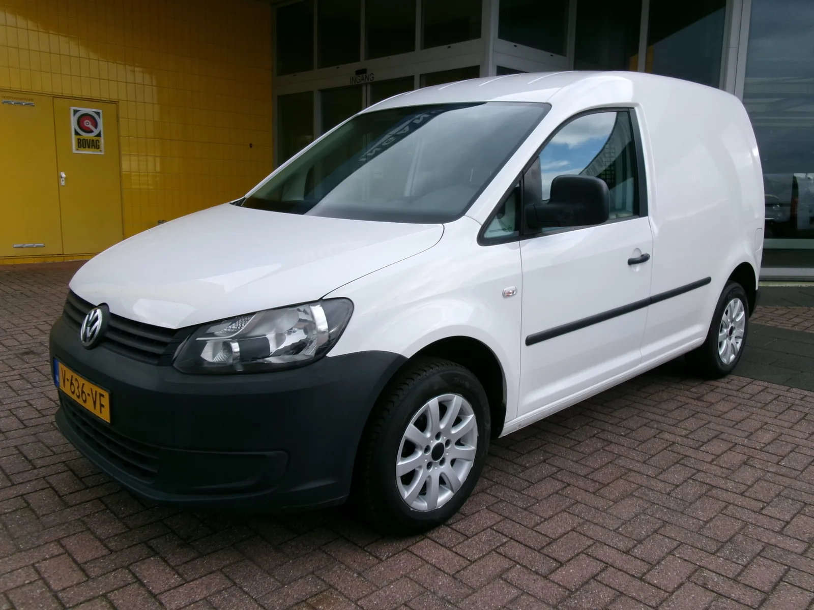 Volkswagen Caddy (2012) — foto 1