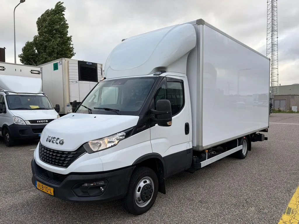 Iveco 50C18 bakwagen laadklep zijdeur automaat airco (2021) — foto 1