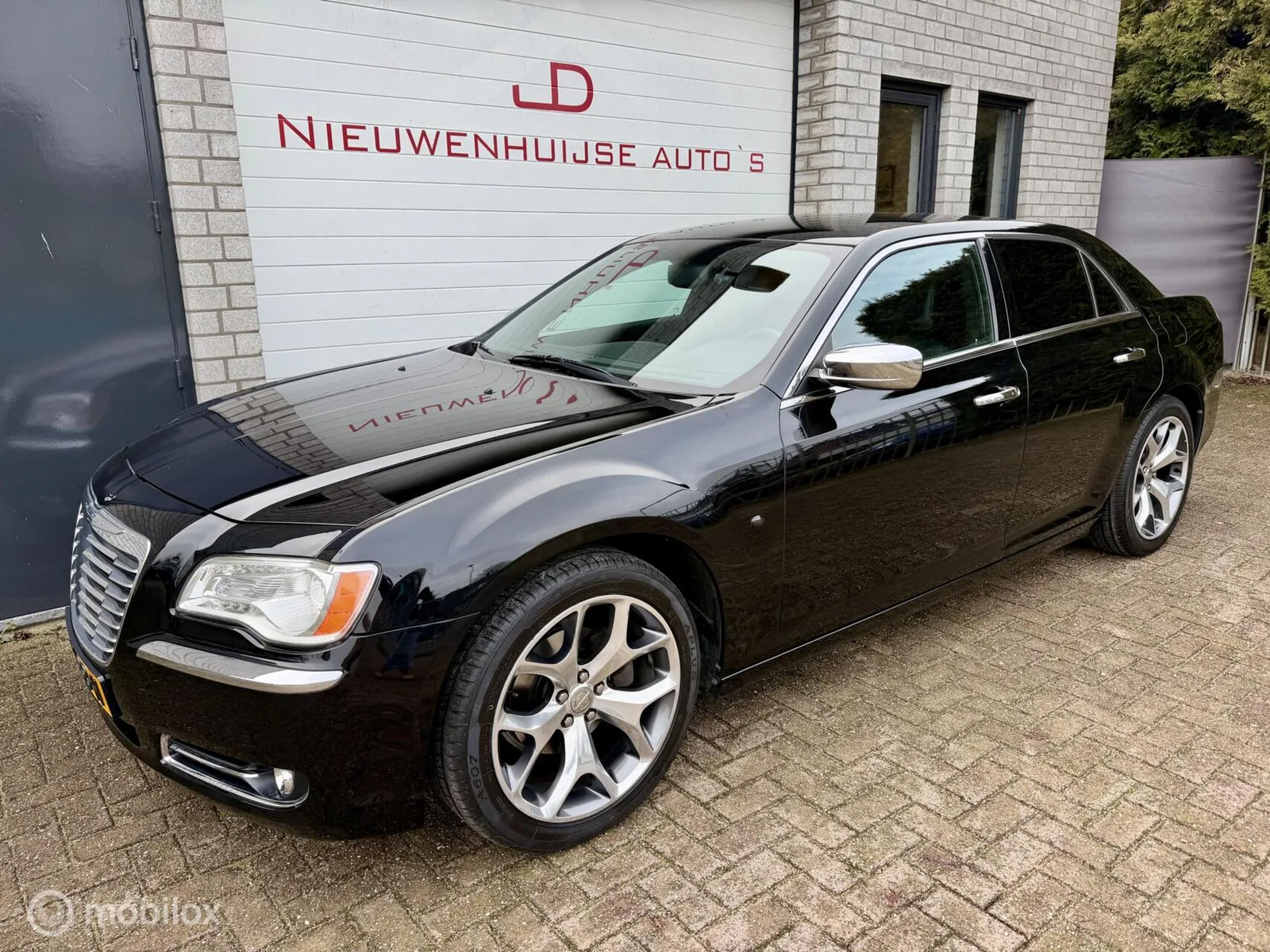 Chrysler 300C (2012) — foto 1