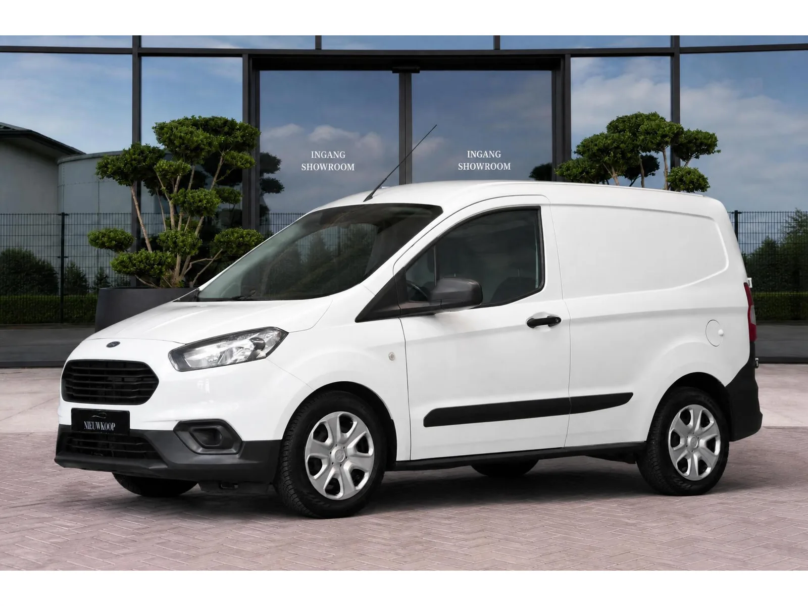 Ford Transit Courier (2019) — foto 1