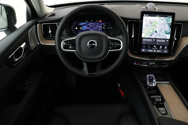 Volvo XC60 (2025)