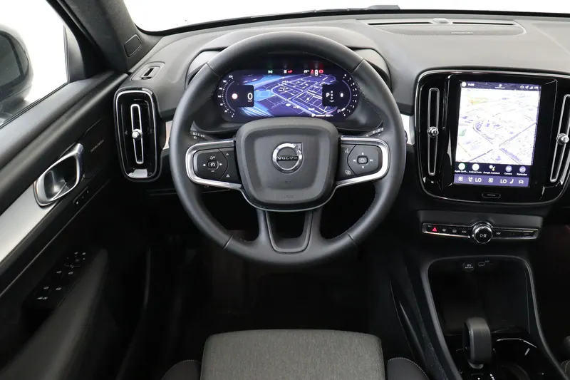 Volvo XC40 (2025)