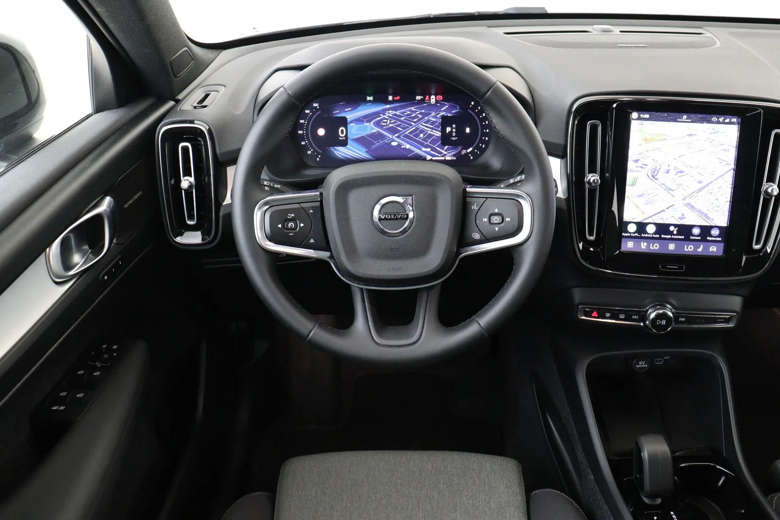 Volvo XC40 (2025) — foto 1