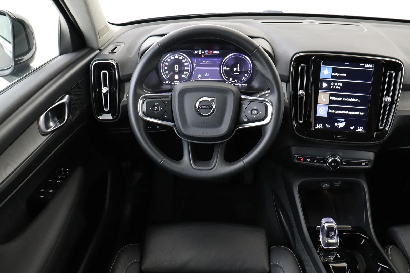 Volvo XC40 (2022) — foto 1