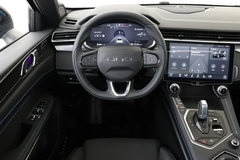 Lynk & Co 01 (2025)