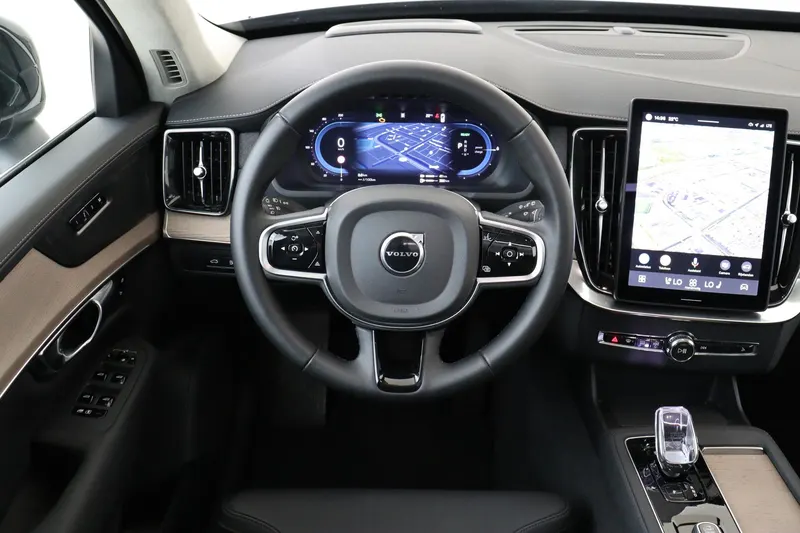 Volvo XC90 (2025)