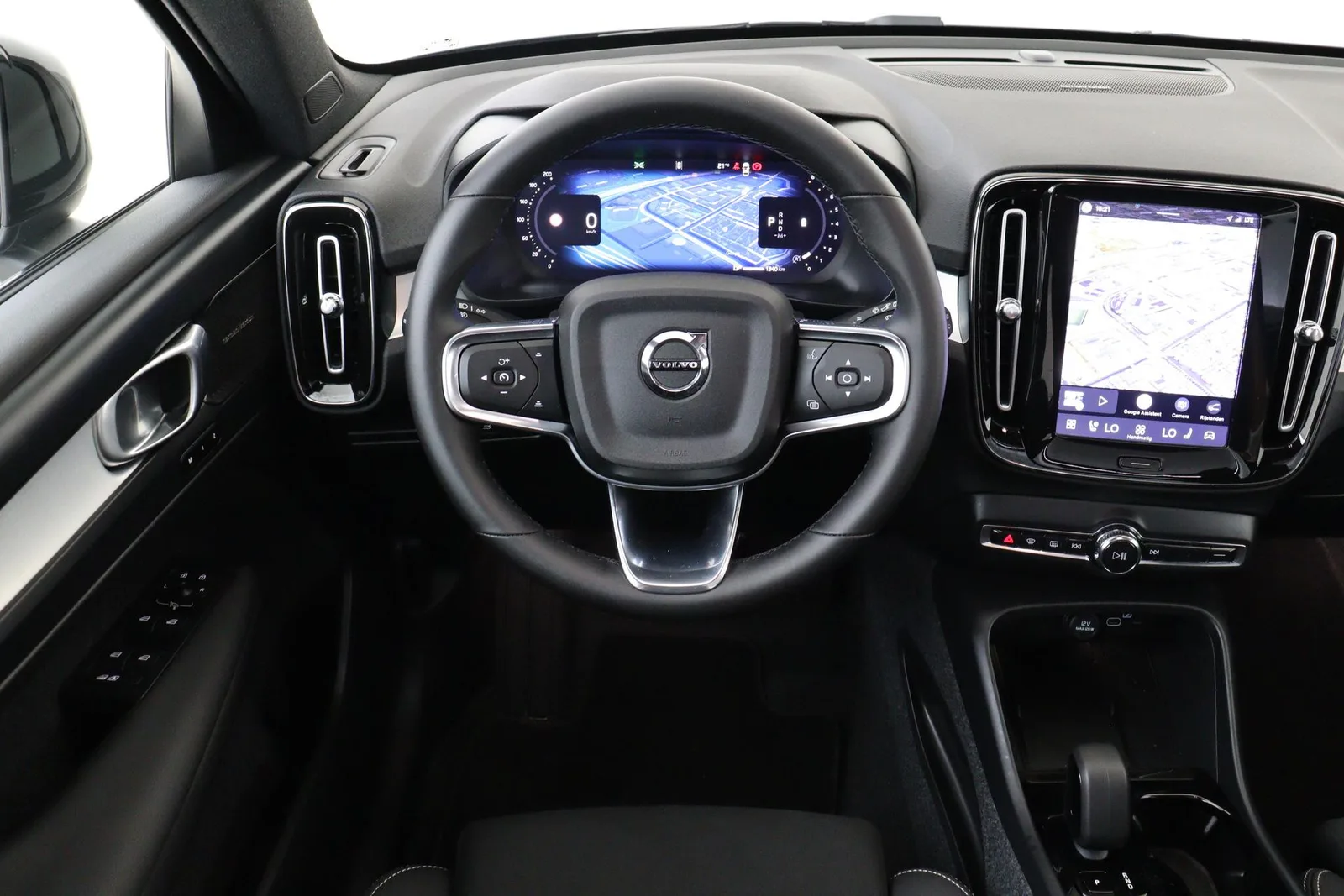 Volvo XC40 (2026) — foto 1
