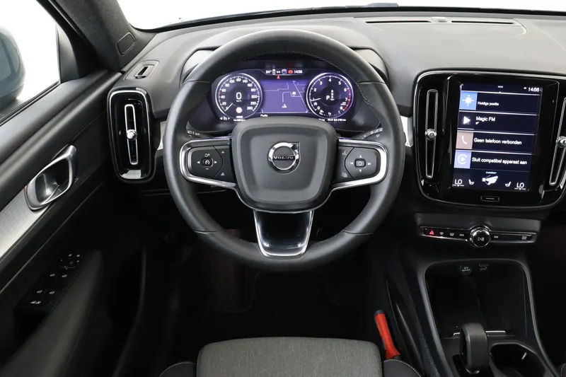 Volvo XC40 (2022)