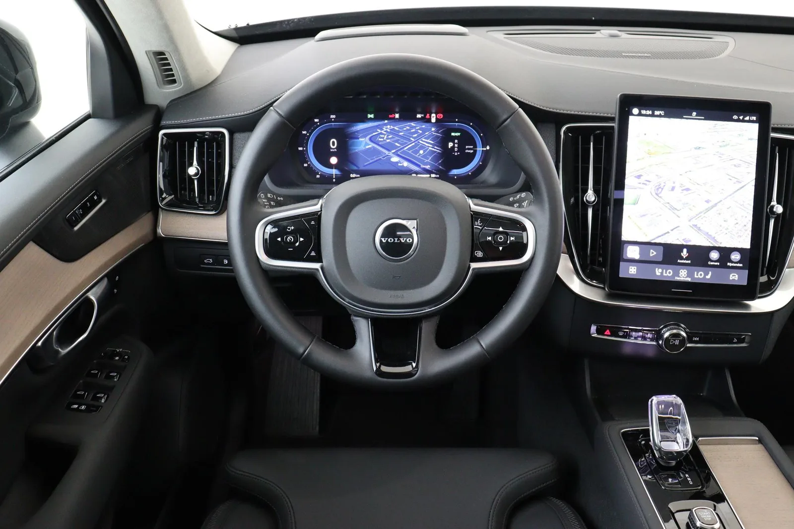 Volvo XC90 (2025) — foto 1