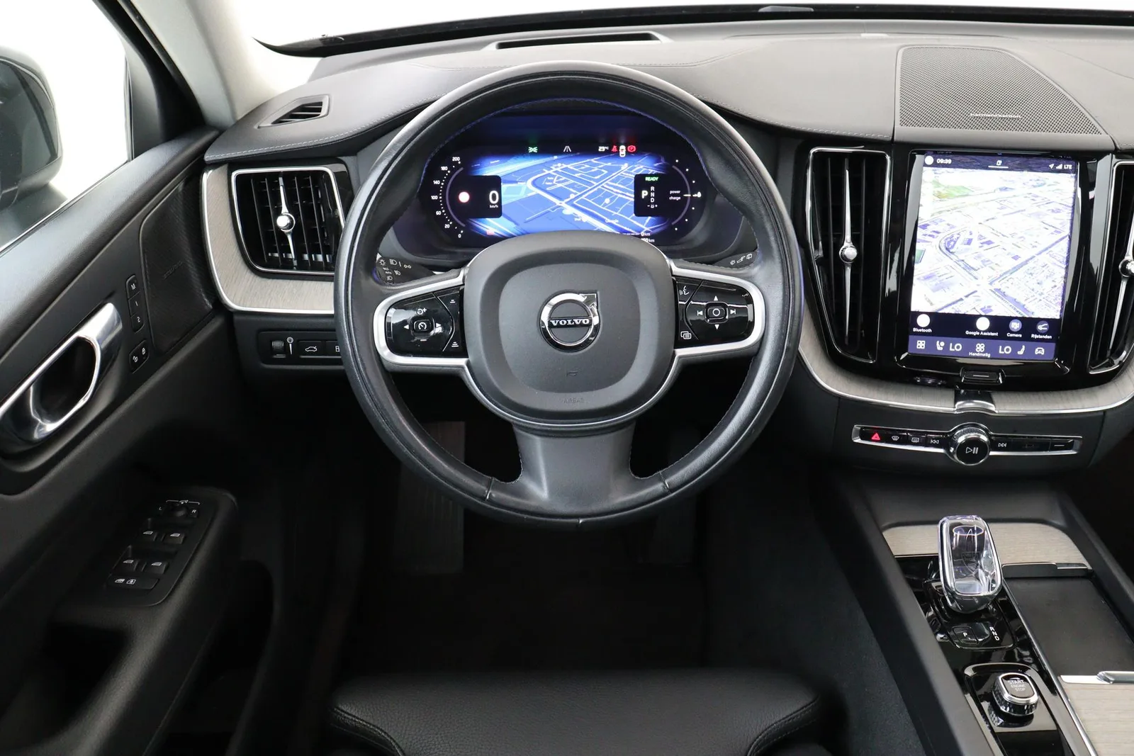 Volvo XC60 (2022) — foto 1