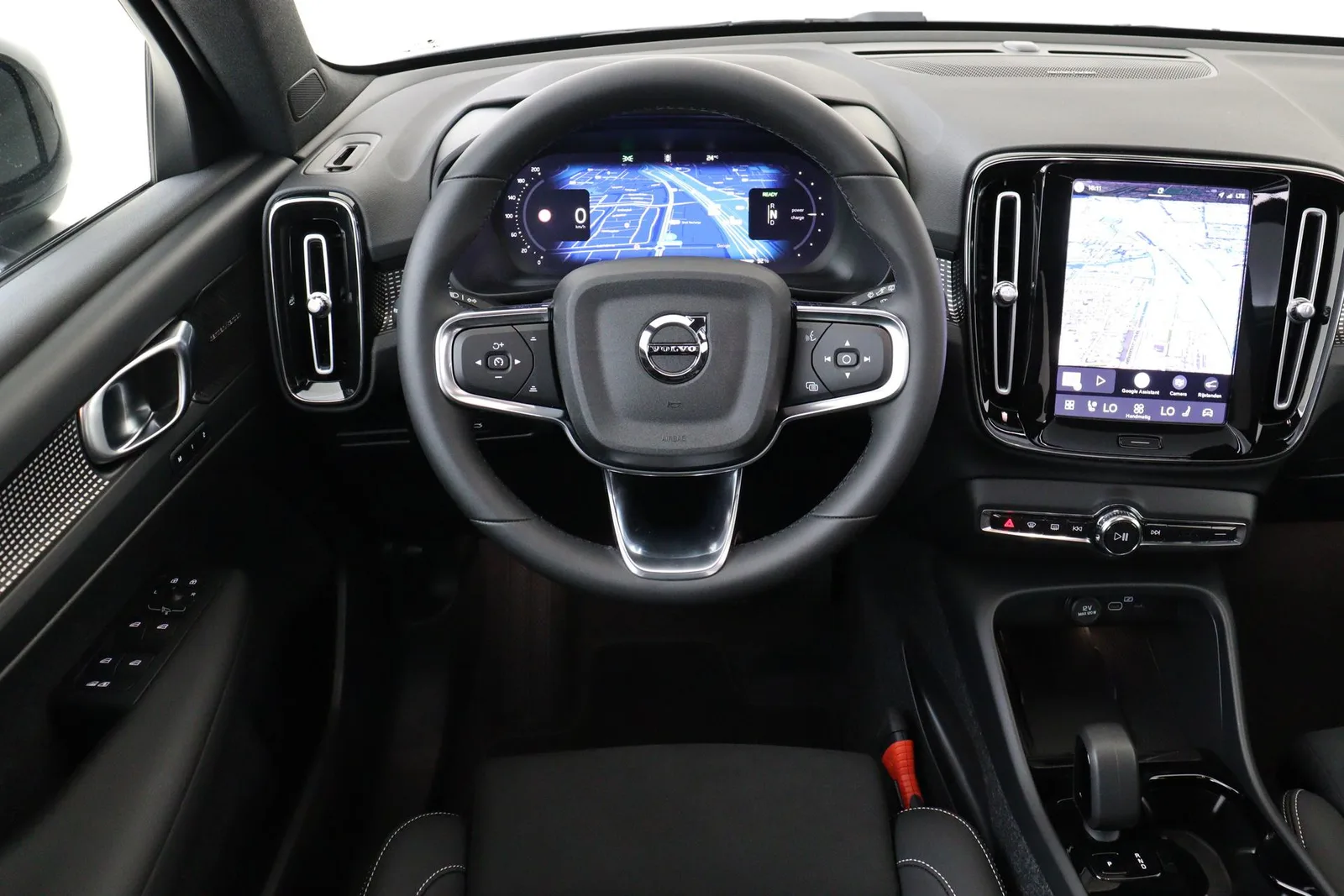 Volvo EX40 (2026) — foto 1