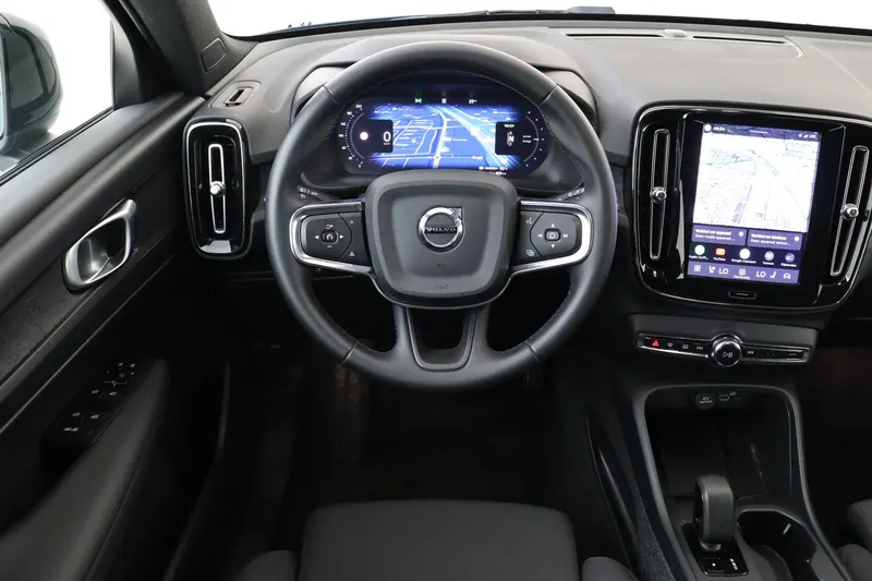 Volvo EX40 (2025)