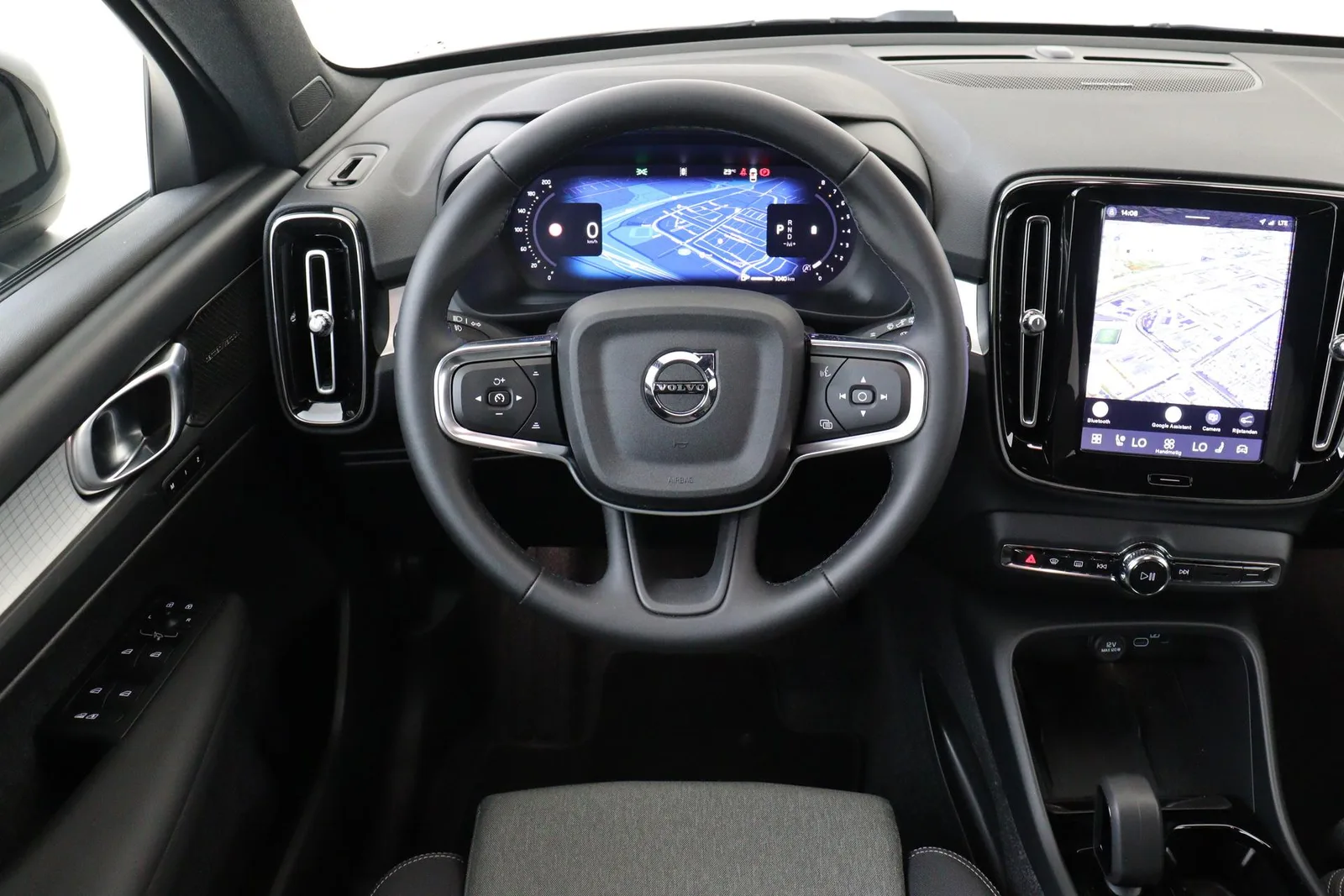 Volvo XC40 (2026) — foto 1