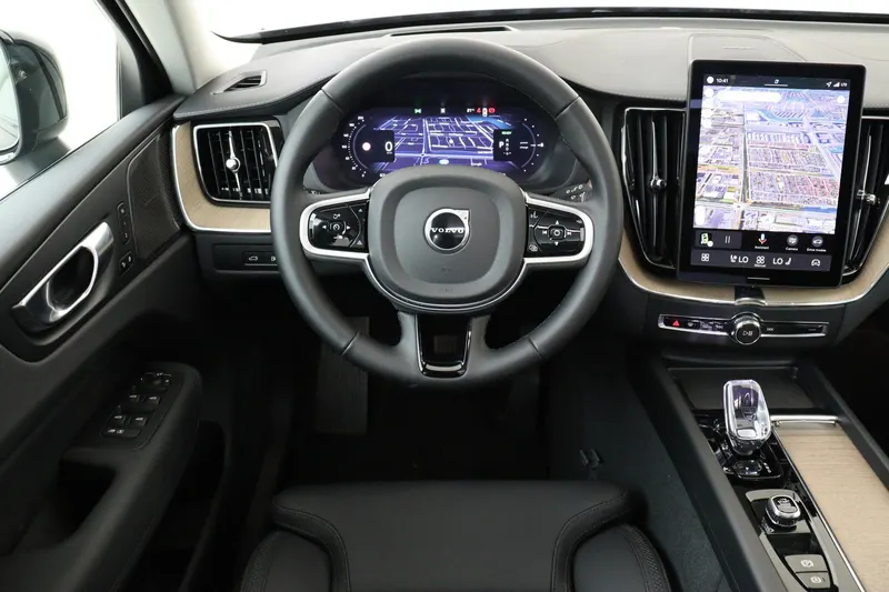 Volvo XC60 (2025)