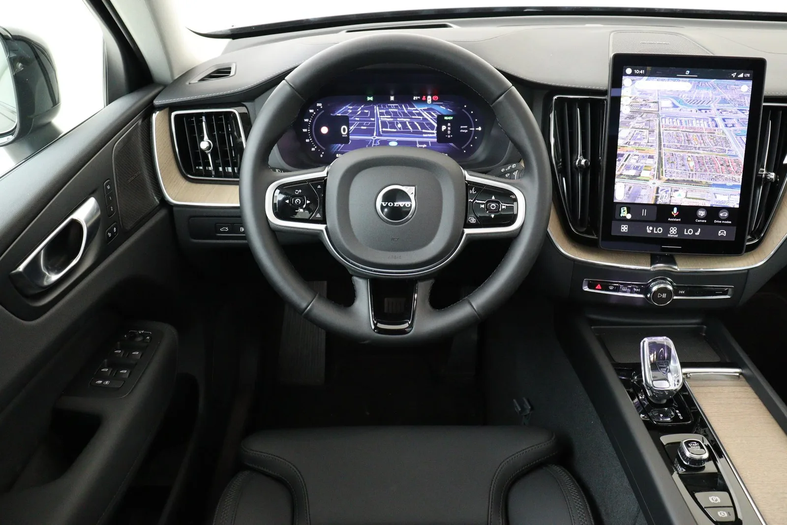Volvo XC60 (2025) — foto 1