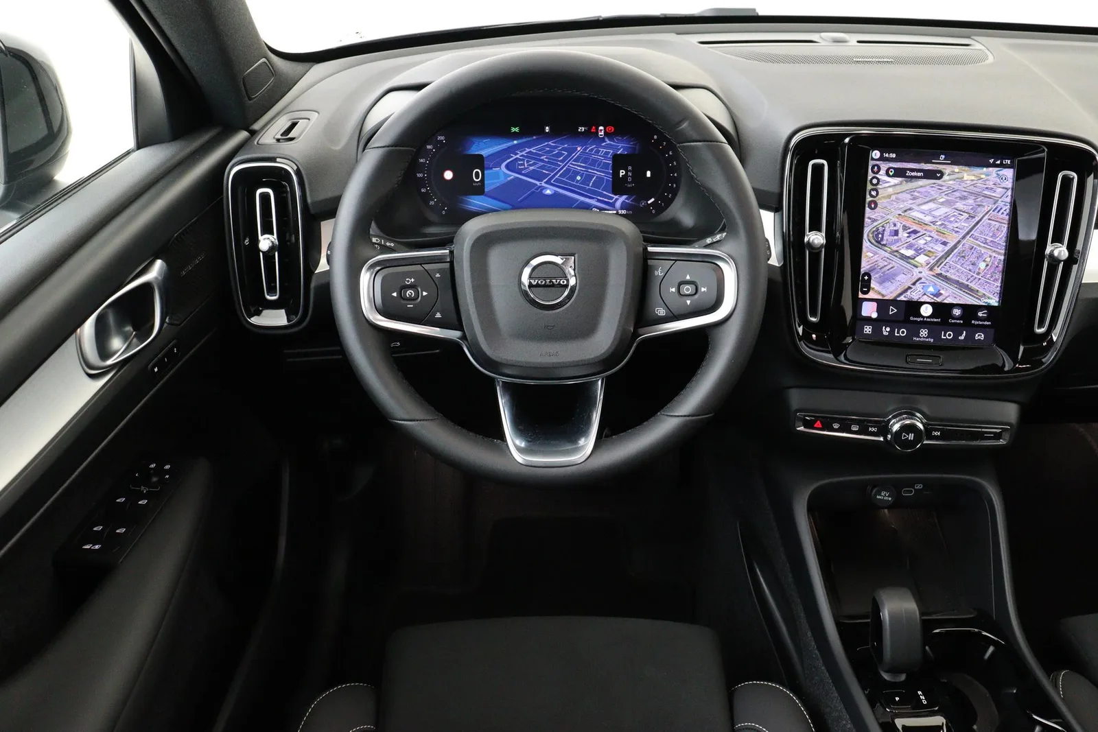 Volvo XC40 (2026) — foto 1