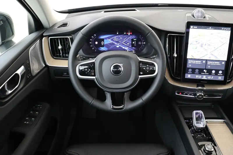 Volvo XC60 (2025)