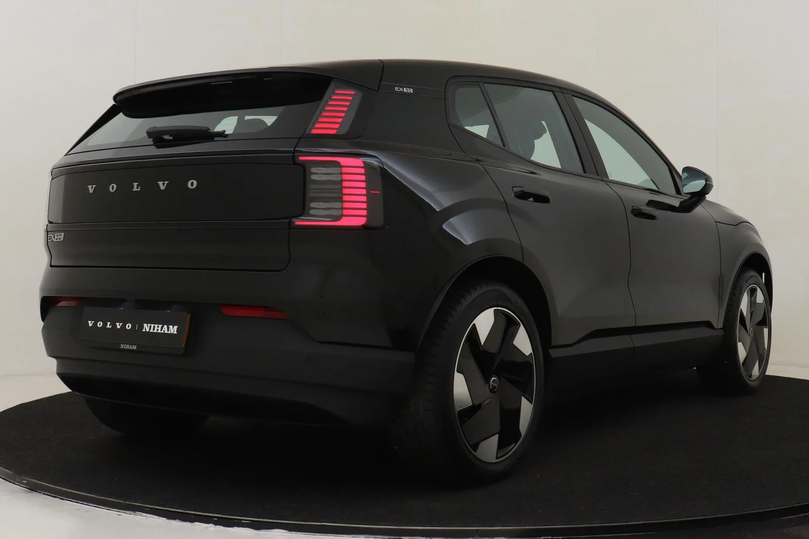 Volvo EX30 (2025) — foto 1