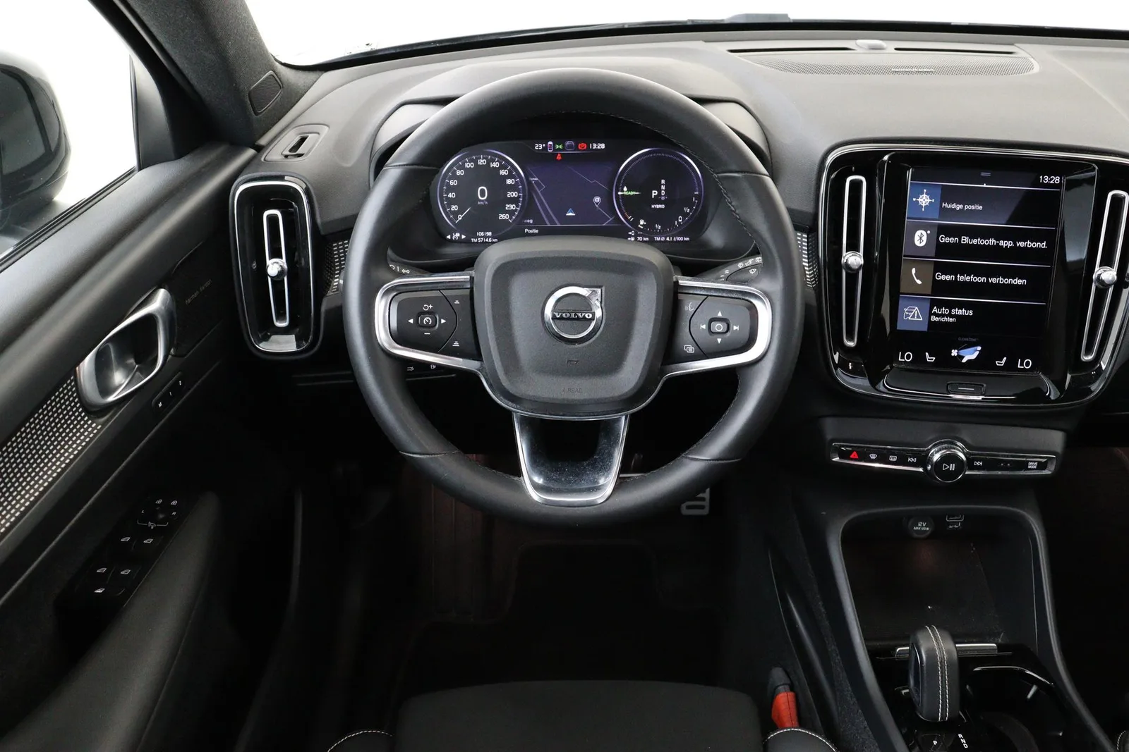 Volvo XC40 (2022) — foto 1