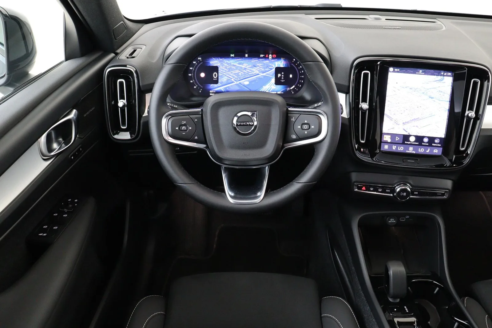 Volvo XC40 (2026) — foto 1
