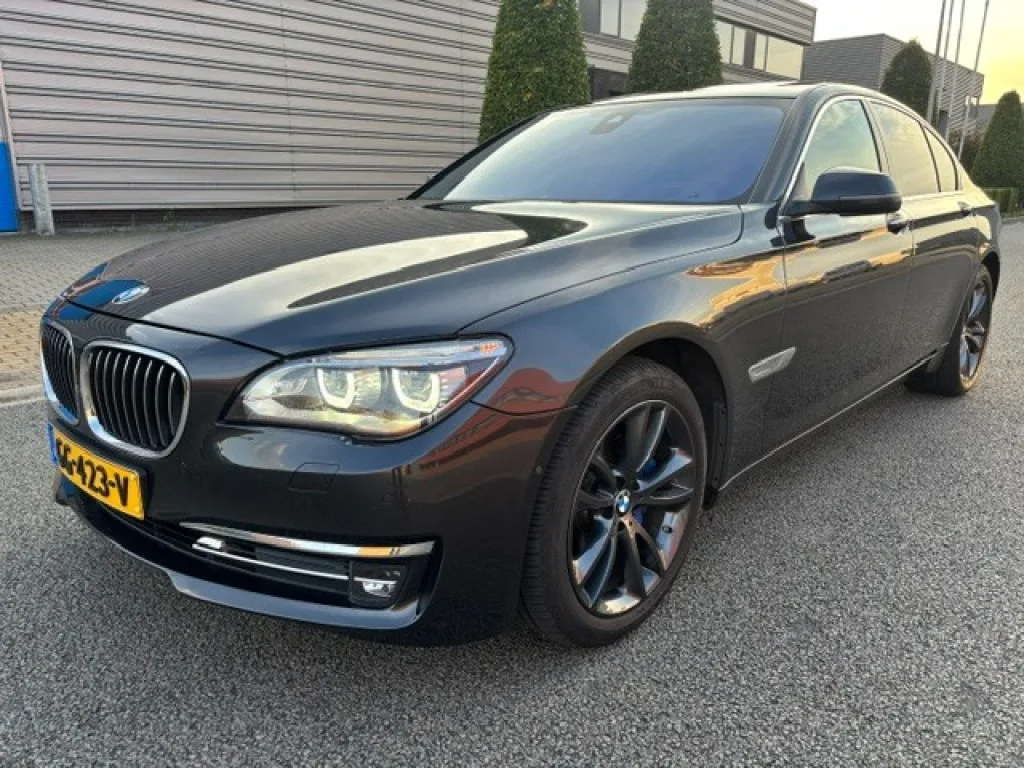 BMW 7-Serie (2015) — foto 1