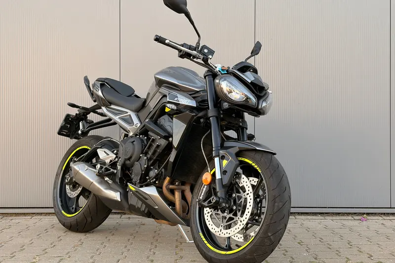 Triumph Street Triple 765 R (2023)