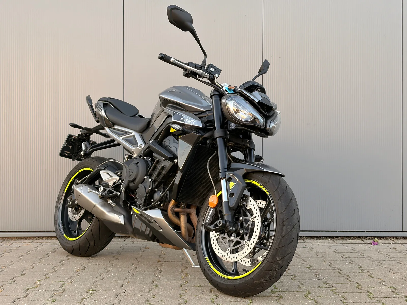 Triumph Street Triple 765 R (2023) — foto 1