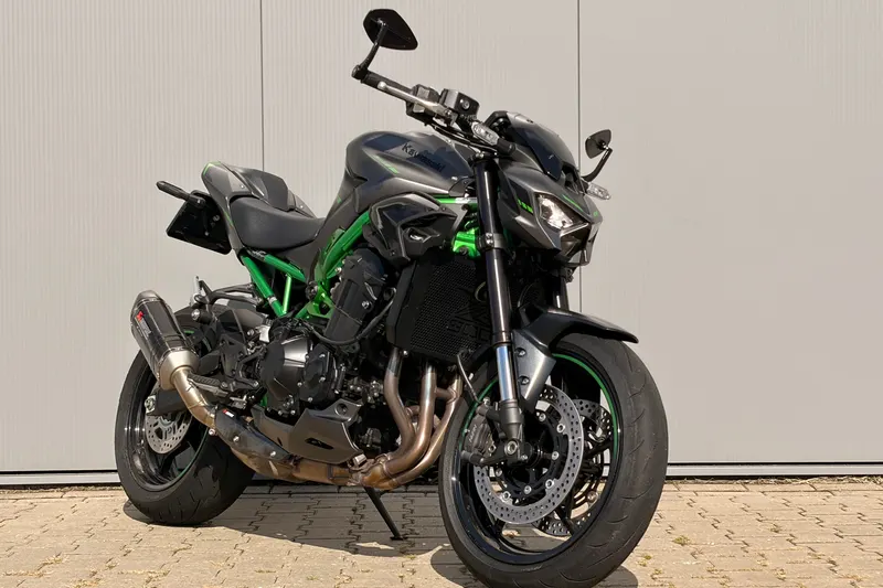 Kawasaki Z 900 (2025)