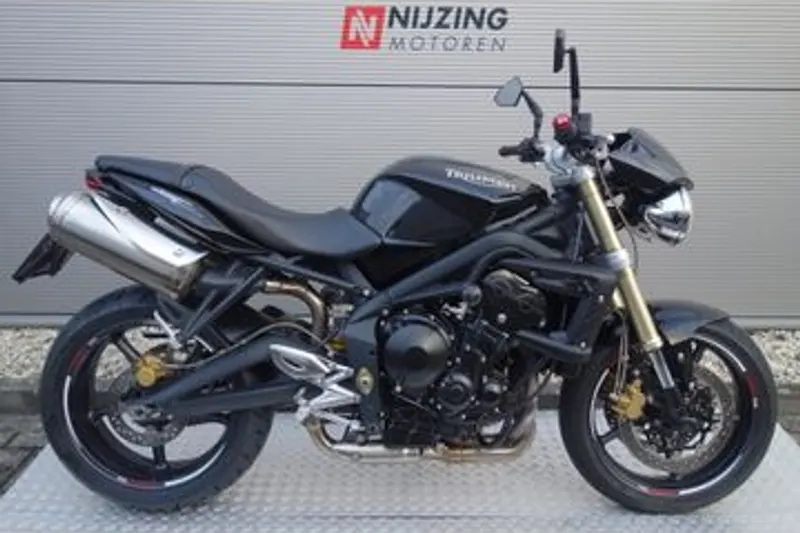 Triumph Street Triple (2010)