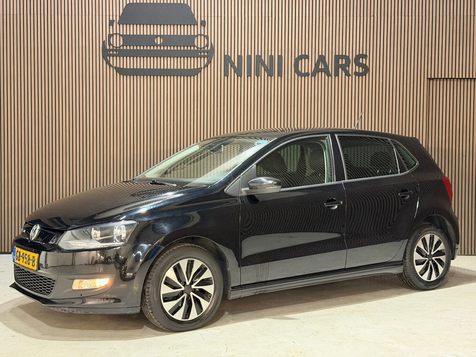 Volkswagen Polo (2015) — foto 1