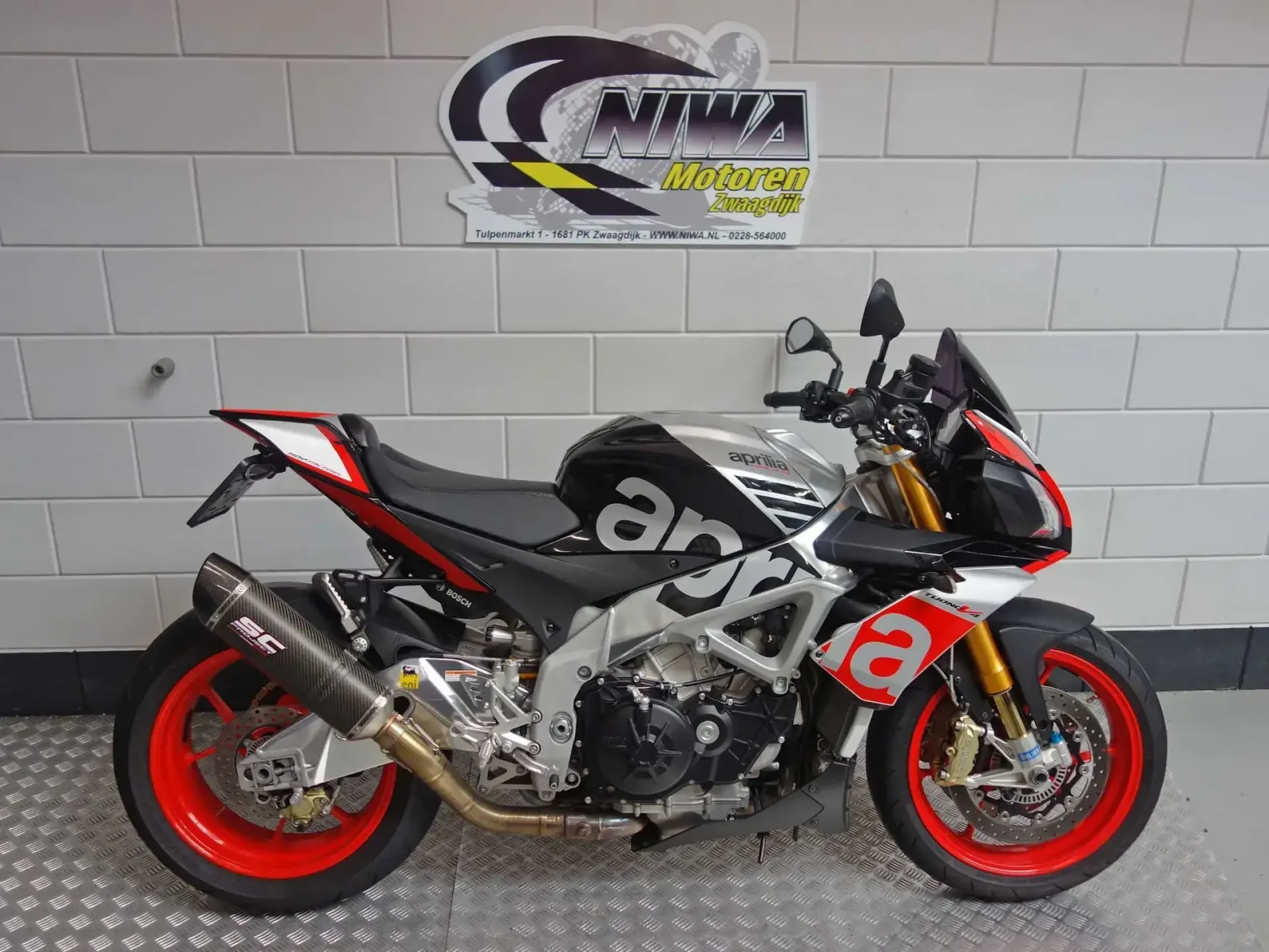Aprilia Tuono V4 1100 (2016) — foto 1