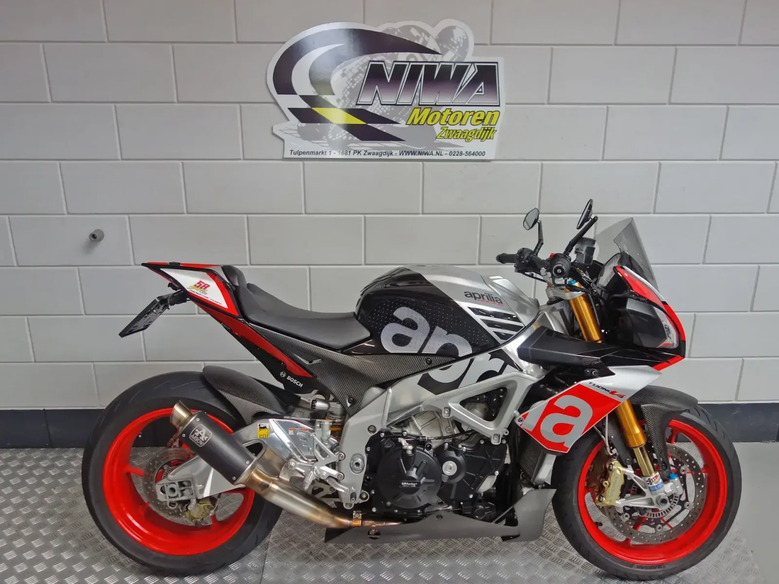 Aprilia Tuono V4 1100 (2016) — foto 1