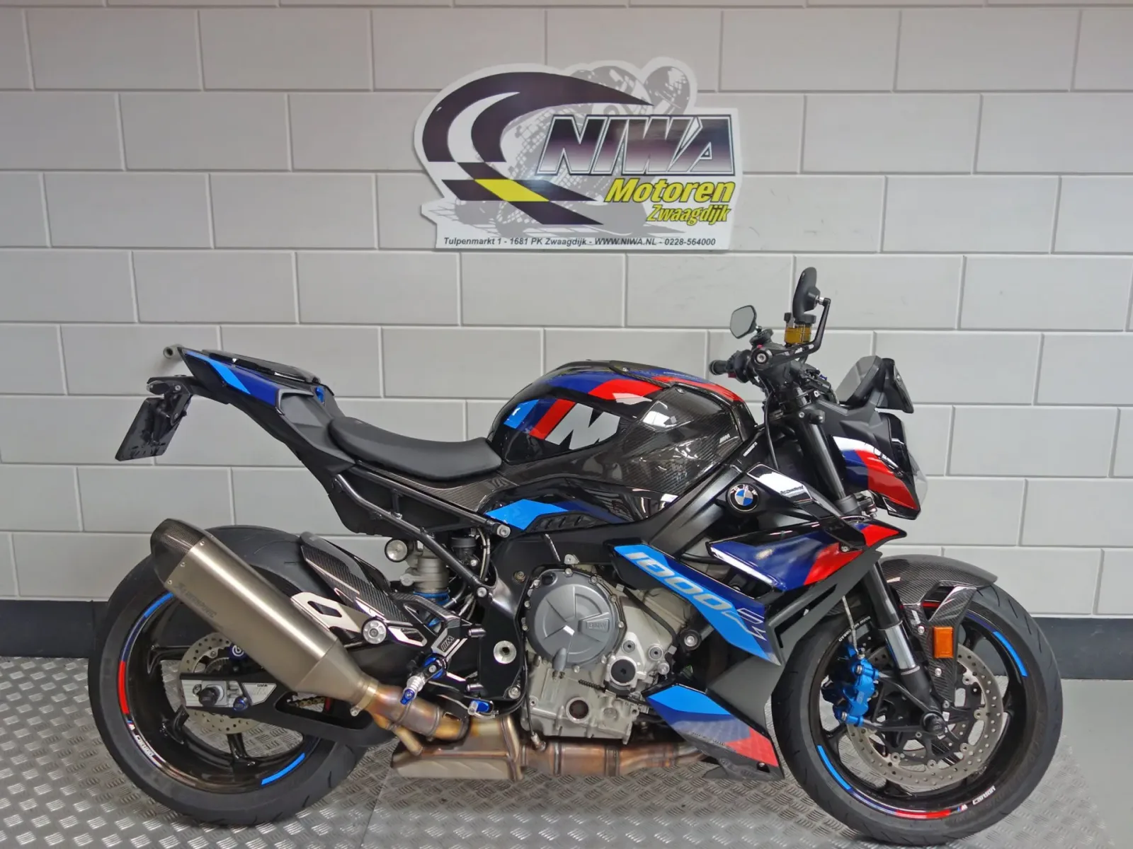 BMW M 1000 R (2023) — foto 1
